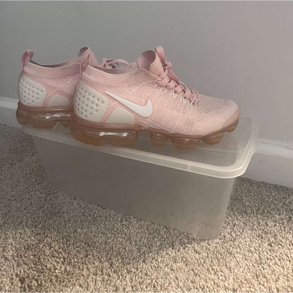 Women tennis shoes ( sneakers ) size 5.5